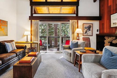 Tahoe Corner Retreat: 3 Levels of Alpine Comfort & Sauna Villas #107