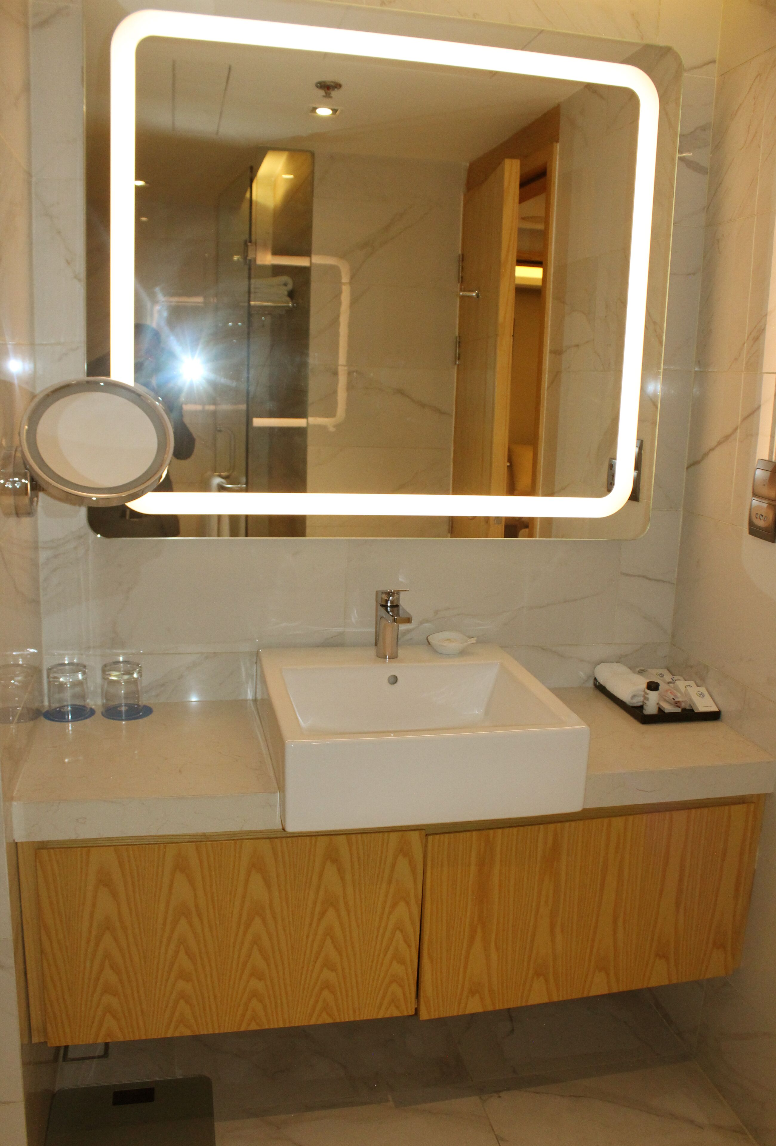 shower, rainfall showerhead, free toiletries, hair dryer