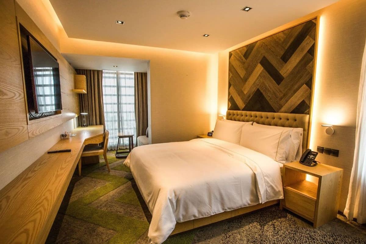 Doppia Premium, frigorifero e microonde | 1 camera, minibar, una cassaforte in camera, una scrivania