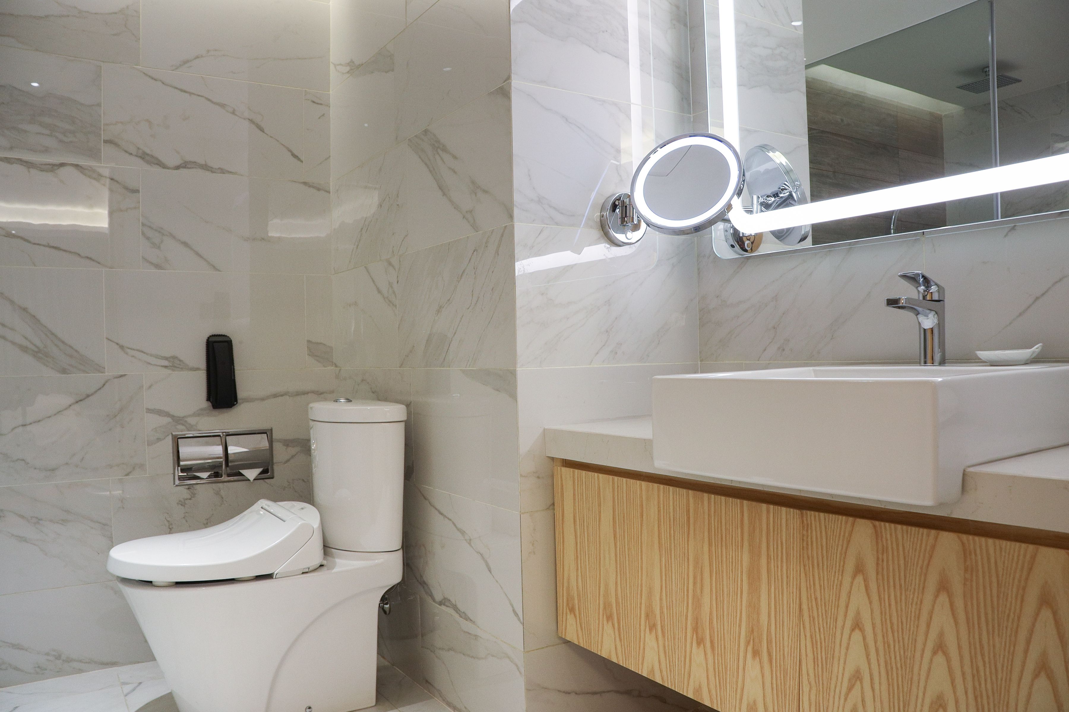 shower, rainfall showerhead, free toiletries, hair dryer