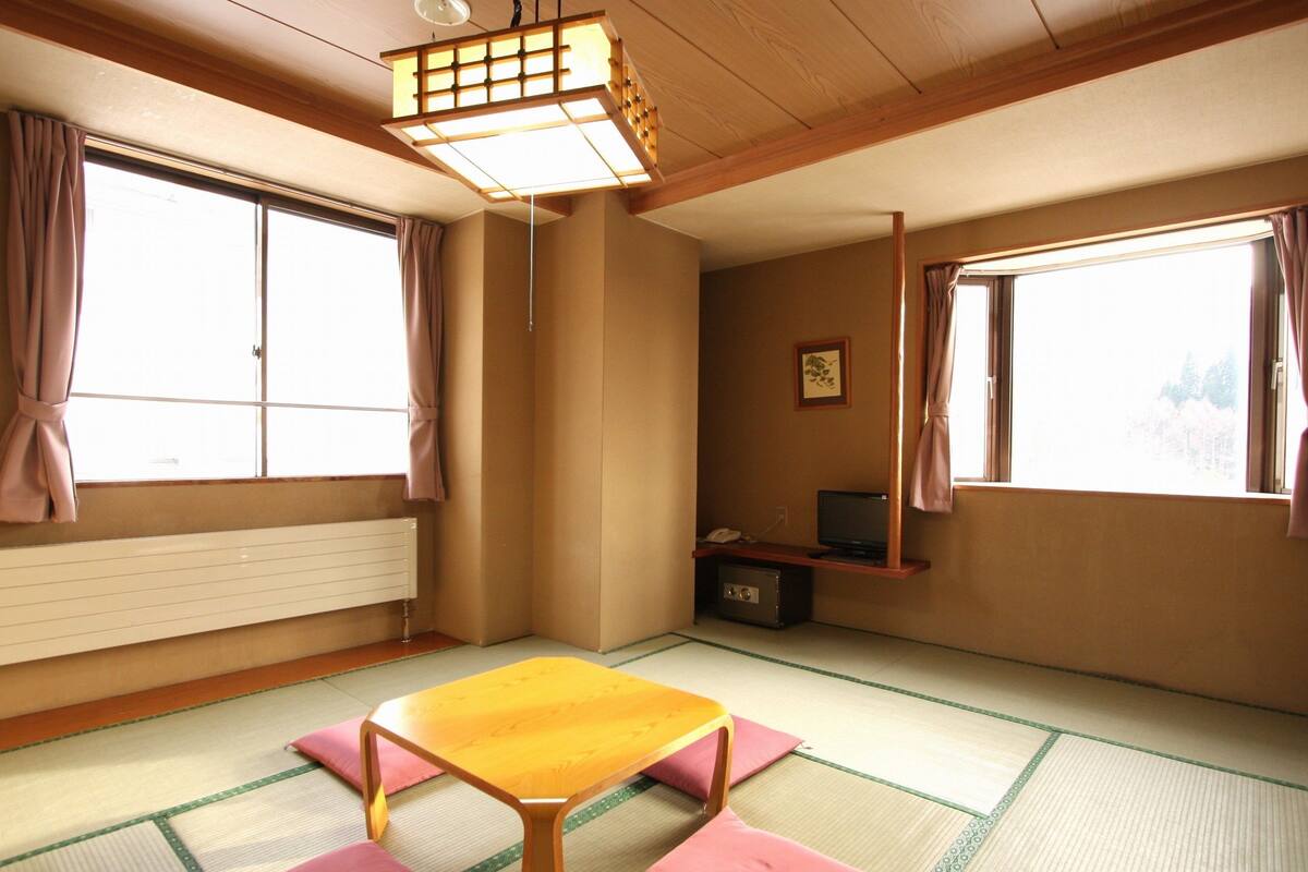 Chambre Exécutive avec lits jumeaux, 2 chambres, réfrigérateur, vue montagne (Japanese Style) | Wi-Fi gratuit, draps fournis