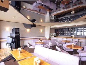 Bar (en el alojamiento)