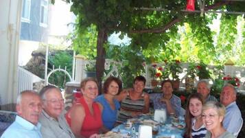 Breakfast and dinner served