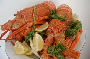 아침 식사 및 저녁 식사 제공