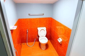 Buồng tắm vòi sen, bồn tắm ngâm, đồ dùng nhà tắm miễn phí 