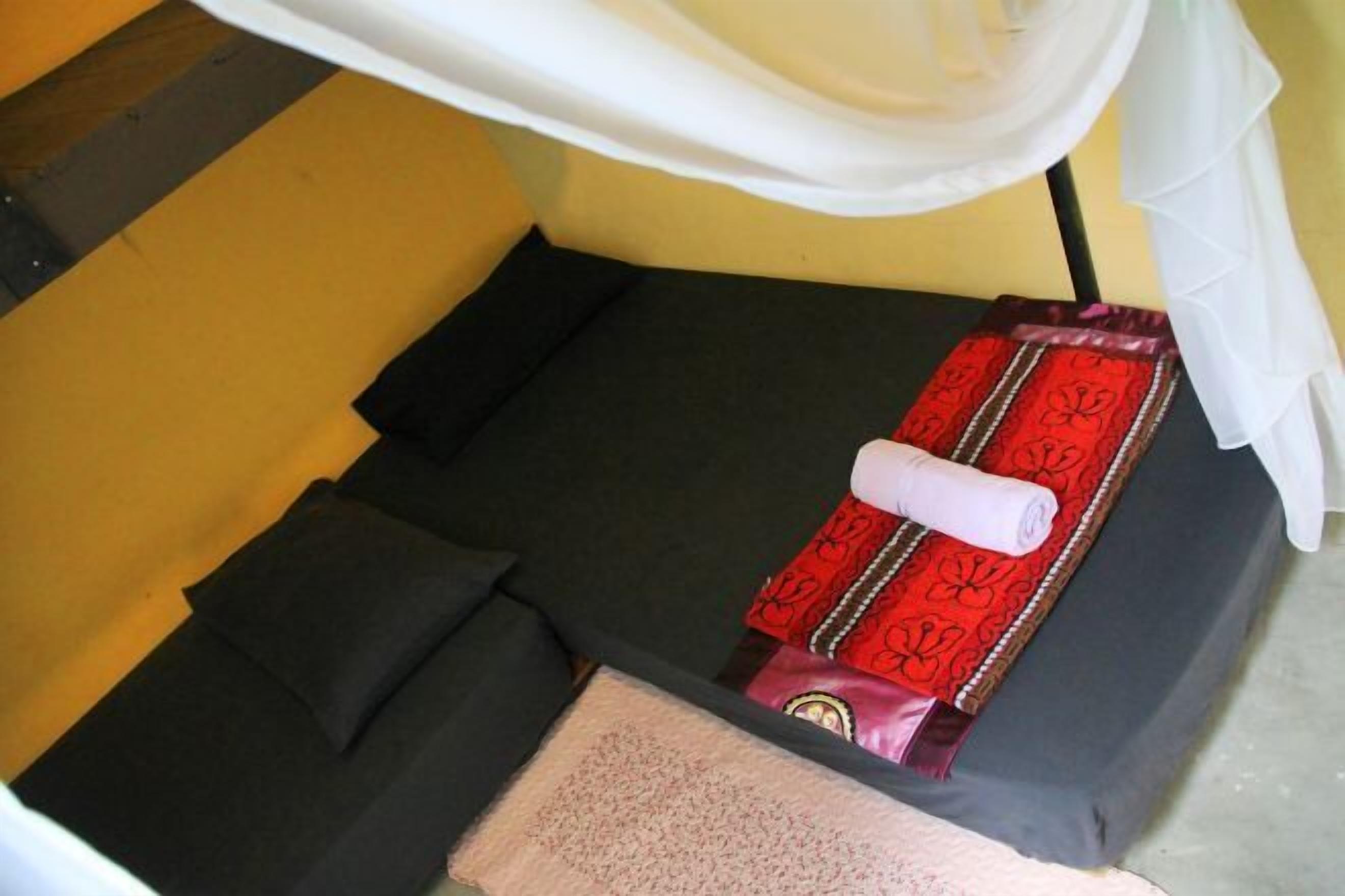 Desk, laptop workspace, iron/ironing board, free WiFi