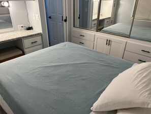 1 bedroom, free WiFi, bed sheets - Beach house on private resort (Port Isabel)