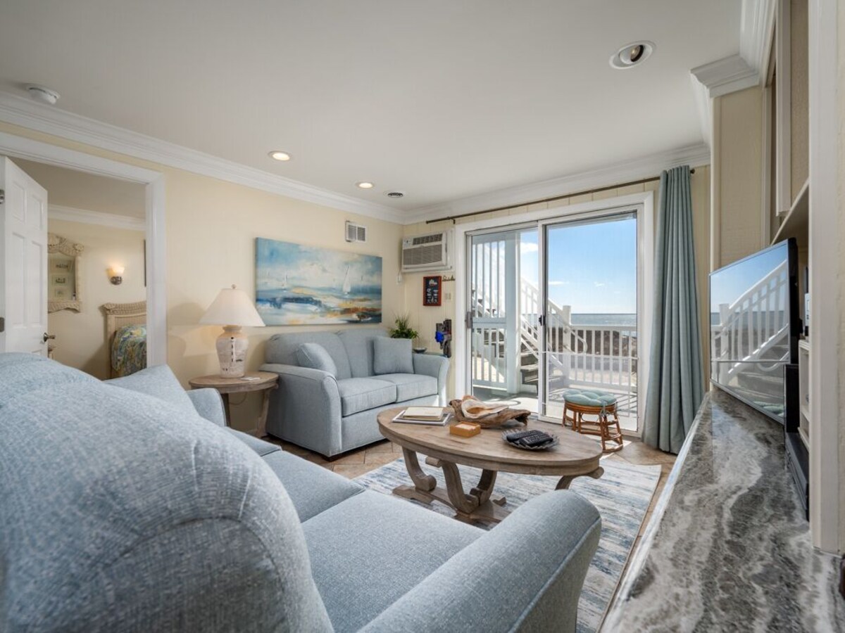 Oceanfront condos with 3 night minimum rentals and linens included!
