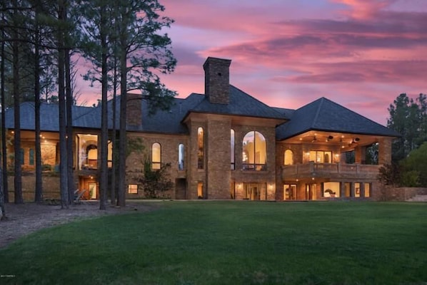 Exterior - The Castle – Luxury Northern Arizona Estate | Sleeps 17 (Flagstaff)