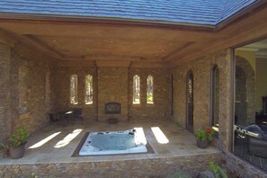 Terrace/patio - The Castle – Luxury Northern Arizona Estate | Sleeps 17 (Flagstaff)