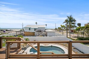 Property grounds - 3 Minute Walk to Beach- Private Pool/Spa- Family Friendly- Outdoor Bar & TV!!! (Fort Myers Beach)