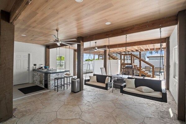 Interior - 3 Minute Walk to Beach- Private Pool/Spa- Family Friendly- Outdoor Bar & TV!!! (Fort Myers Beach)