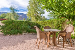 تناول الطعام بالخارج