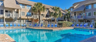 Walk to Hilton Head Island Beach: Villa w/ Balcony