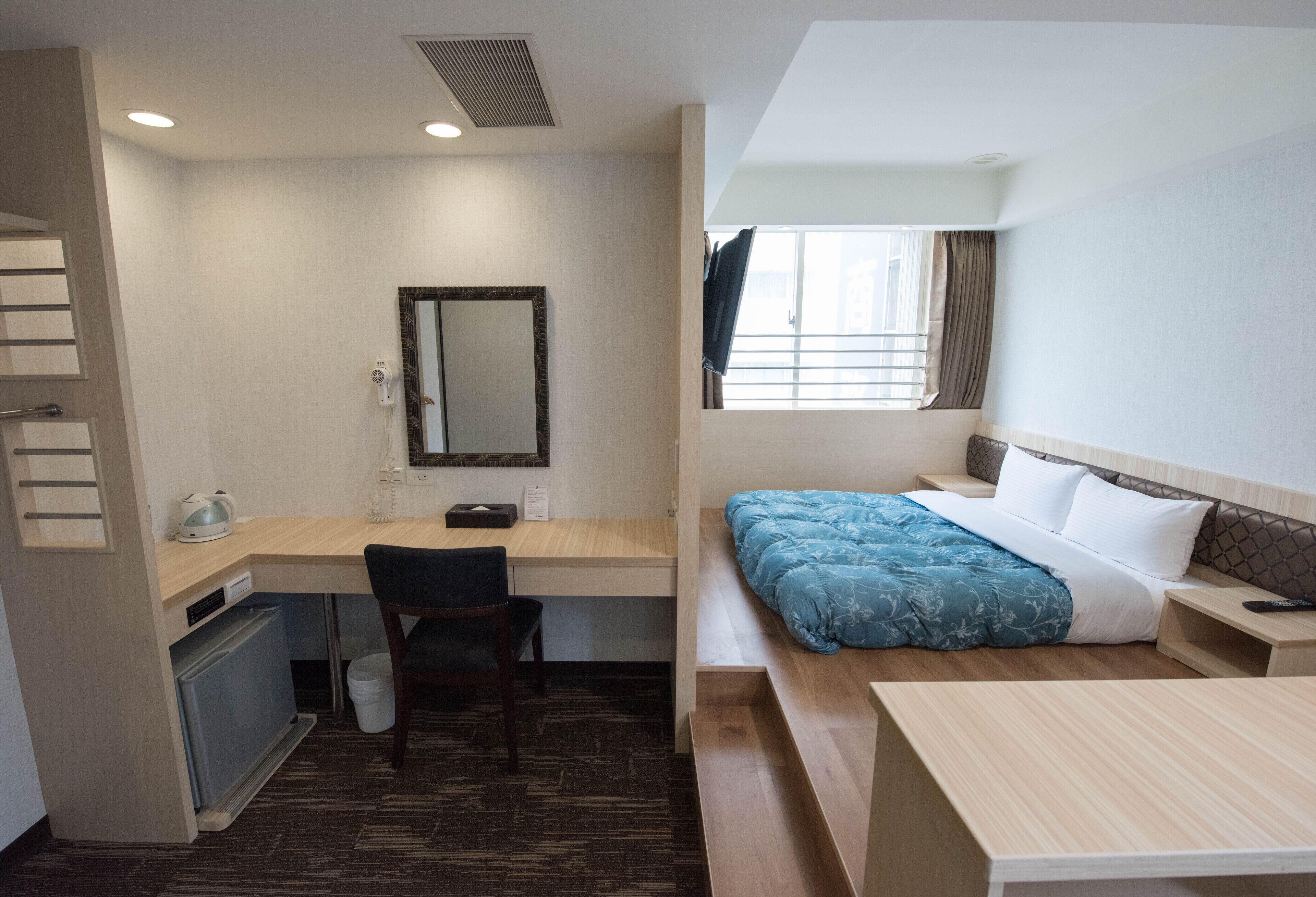 deluxe double room | desk, iron/ironing board, free wifi