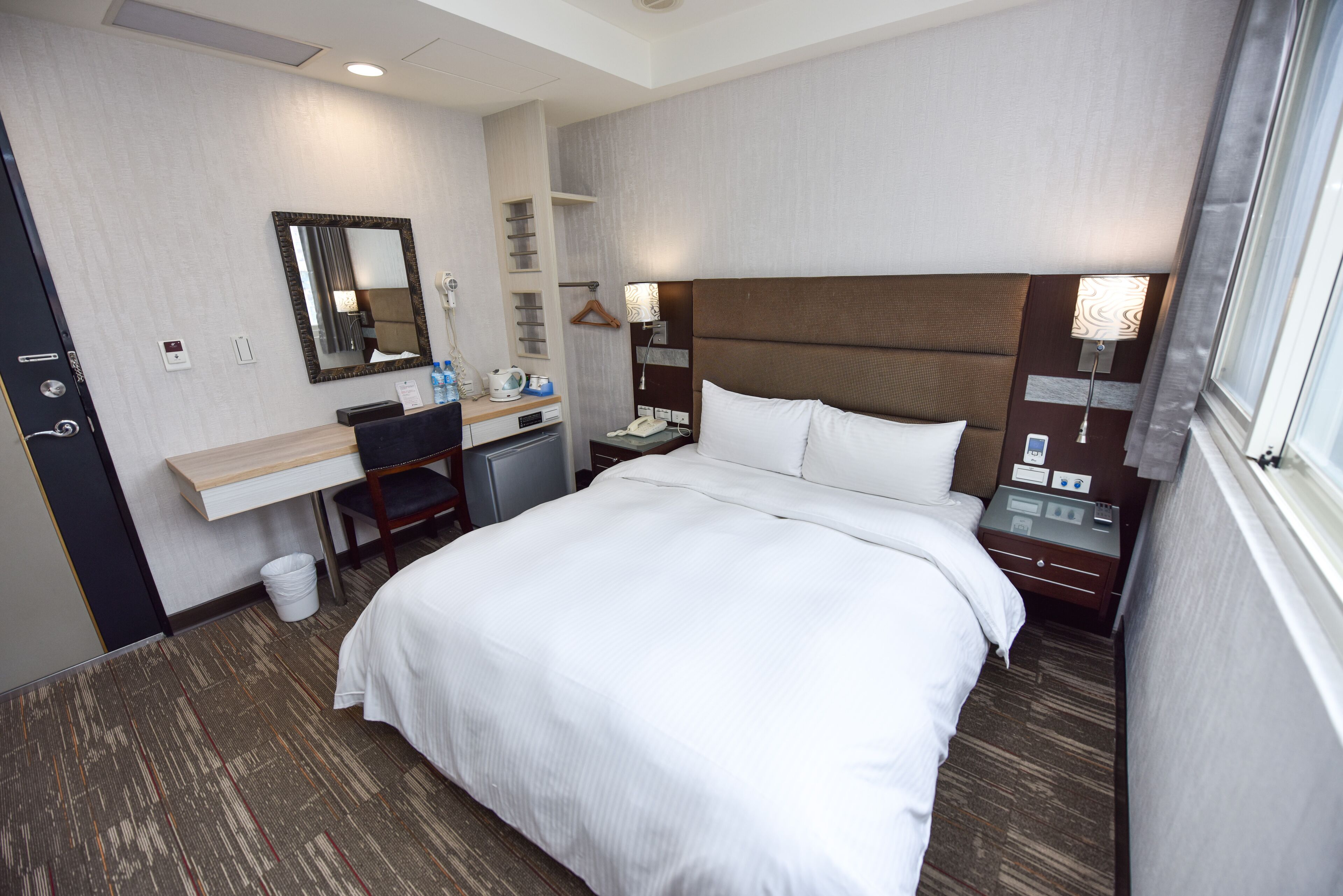 classic room, 1 double bed | desk, iron/ironing board, free wifi