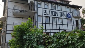 A two-story building with a sign reading "BLOOM INN". -  Bloom Inn (Niš)