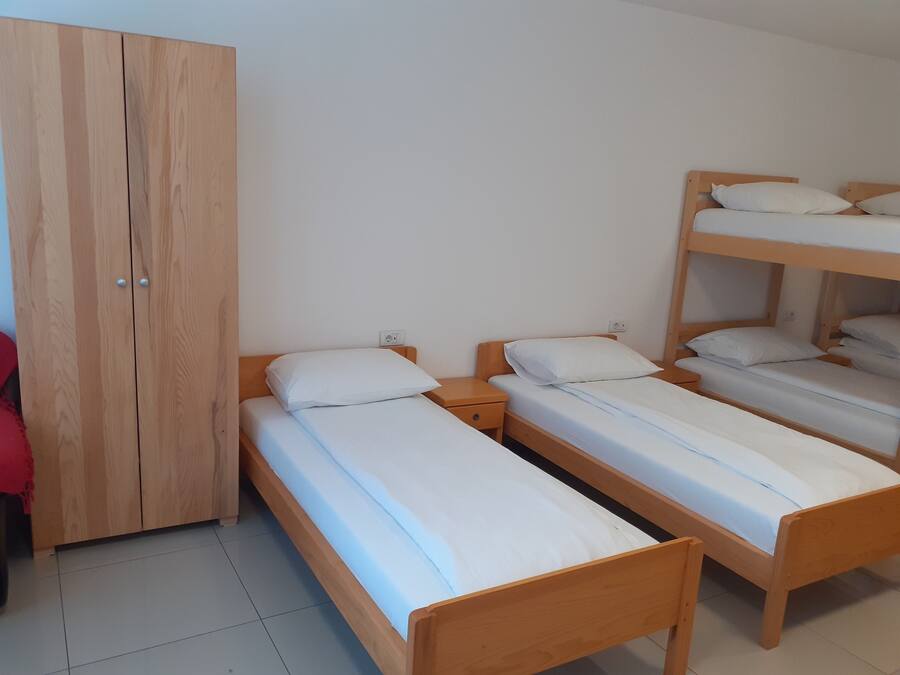 Family Studio, Multiple Beds, Annex Building | Memory-foam beds, desk, laptop workspace, blackout curtains