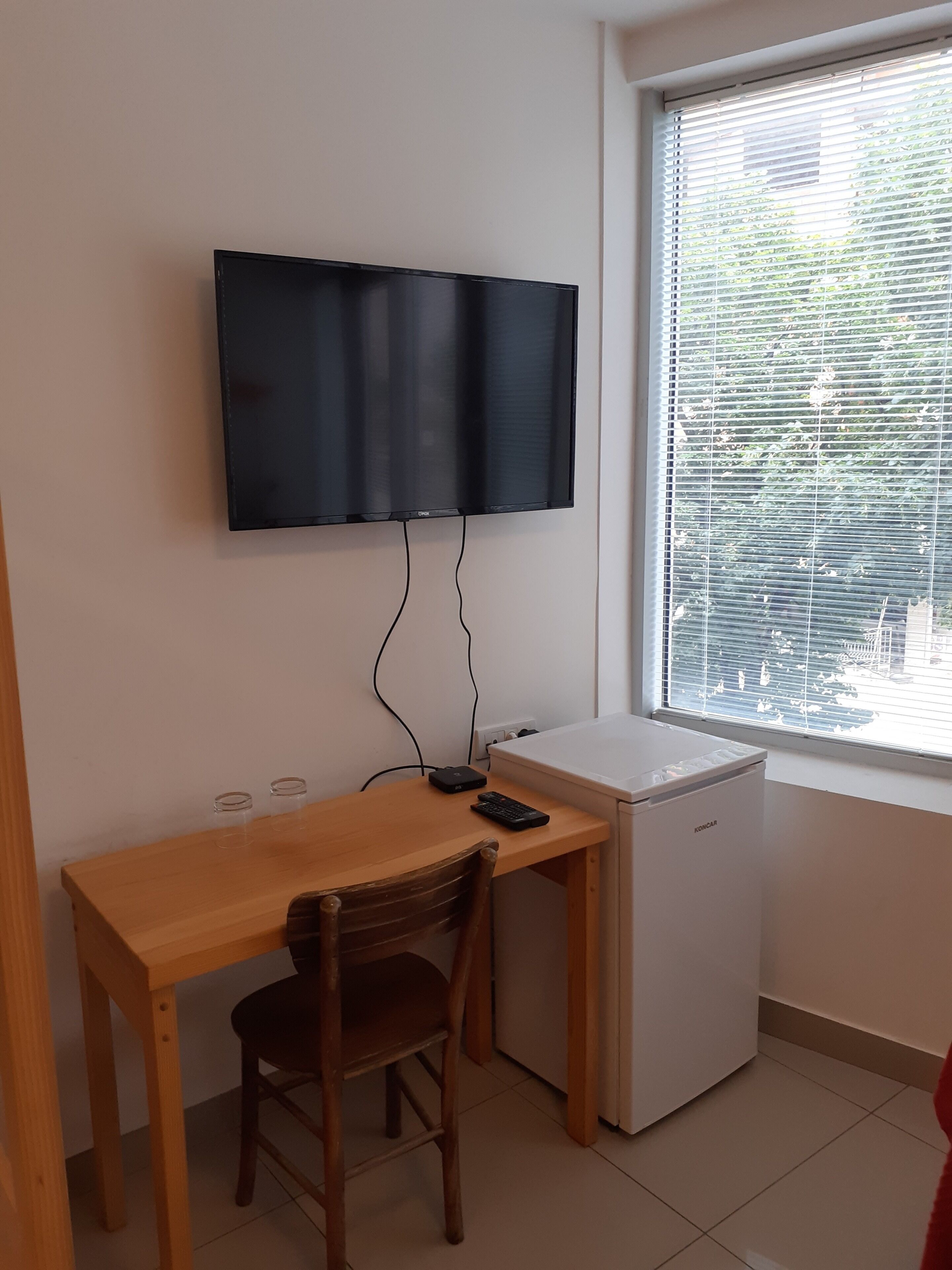 Estudio familiar, varias camas, en edificio anexo | Colchones Select Comfort y escritorio