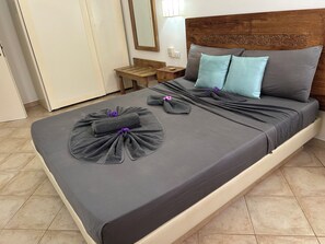 2 bedrooms, in-room safe, iron/ironing board, free WiFi