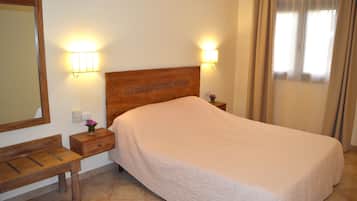 2 bedrooms, in-room safe, iron/ironing board, free WiFi