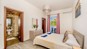 2 bedrooms, iron/ironing board, WiFi (free), bed sheets - The Hillock Penthouse North C11 (Marsalforn)