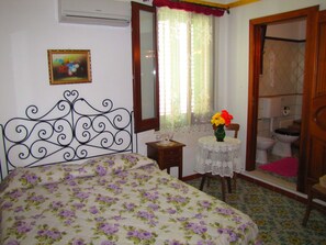 Classic Double Room | Premium bedding, free minibar, in-room safe, desk - Guest House Al Gattopardo (Favignana)