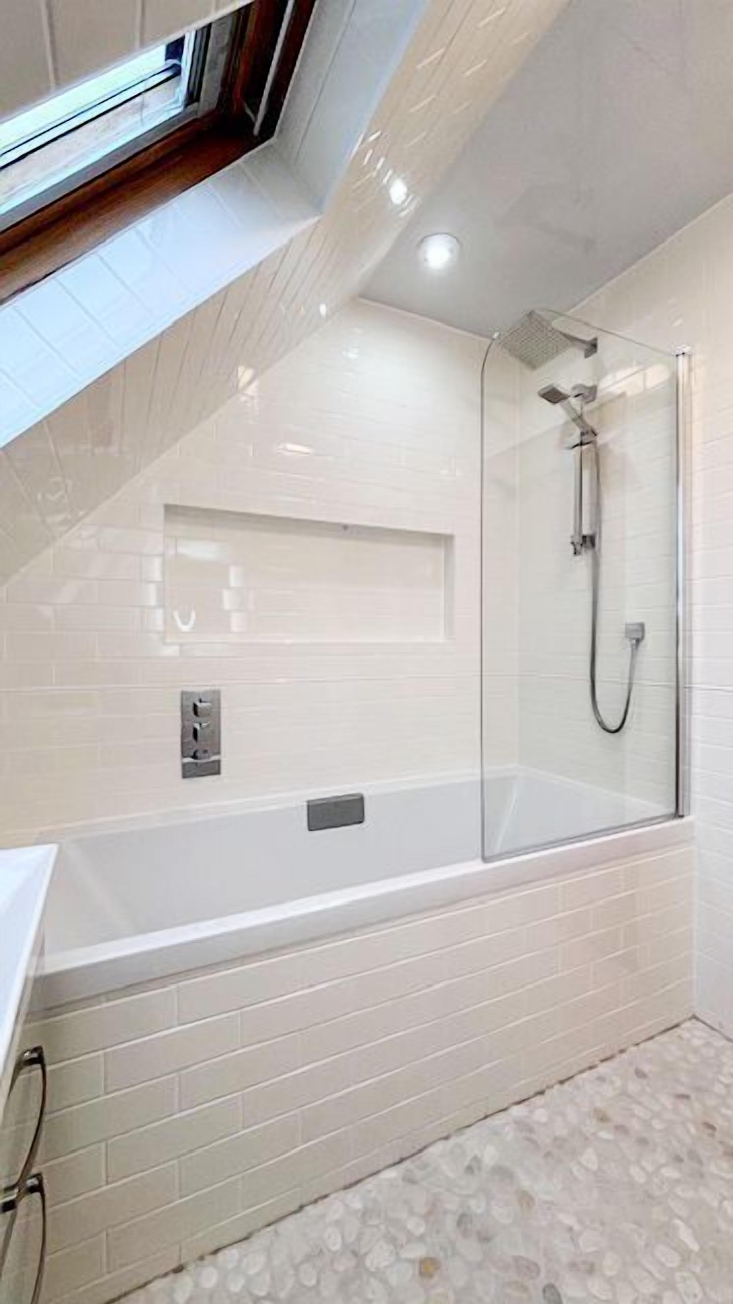 Combined shower/bathtub