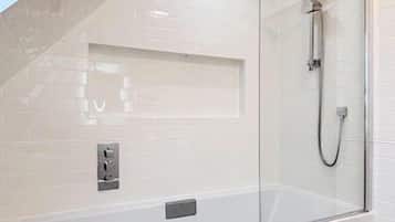 Combined shower/bathtub