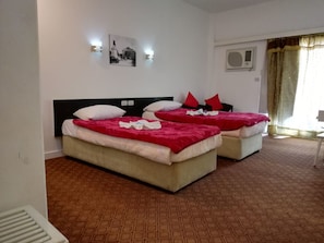 Desk, soundproofing, iron/ironing board, free WiFi - Atlas Hotel (Cairo)