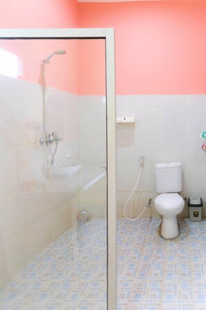 Ducha, artículos de tocador gratuitos, toallas
