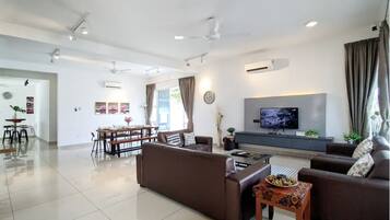 Premium Villa, 6 Bedrooms, Accessible, Balcony | Living area