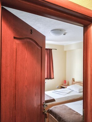 Basic Twin Room, 2 Single Beds, City View
