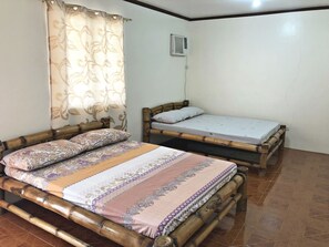 Desk, rollaway beds, bed sheets - R & S Rest Place Resort (Lian)