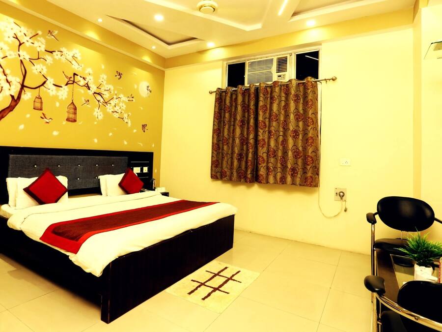 Premium bedding, Select Comfort beds, desk, laptop workspace