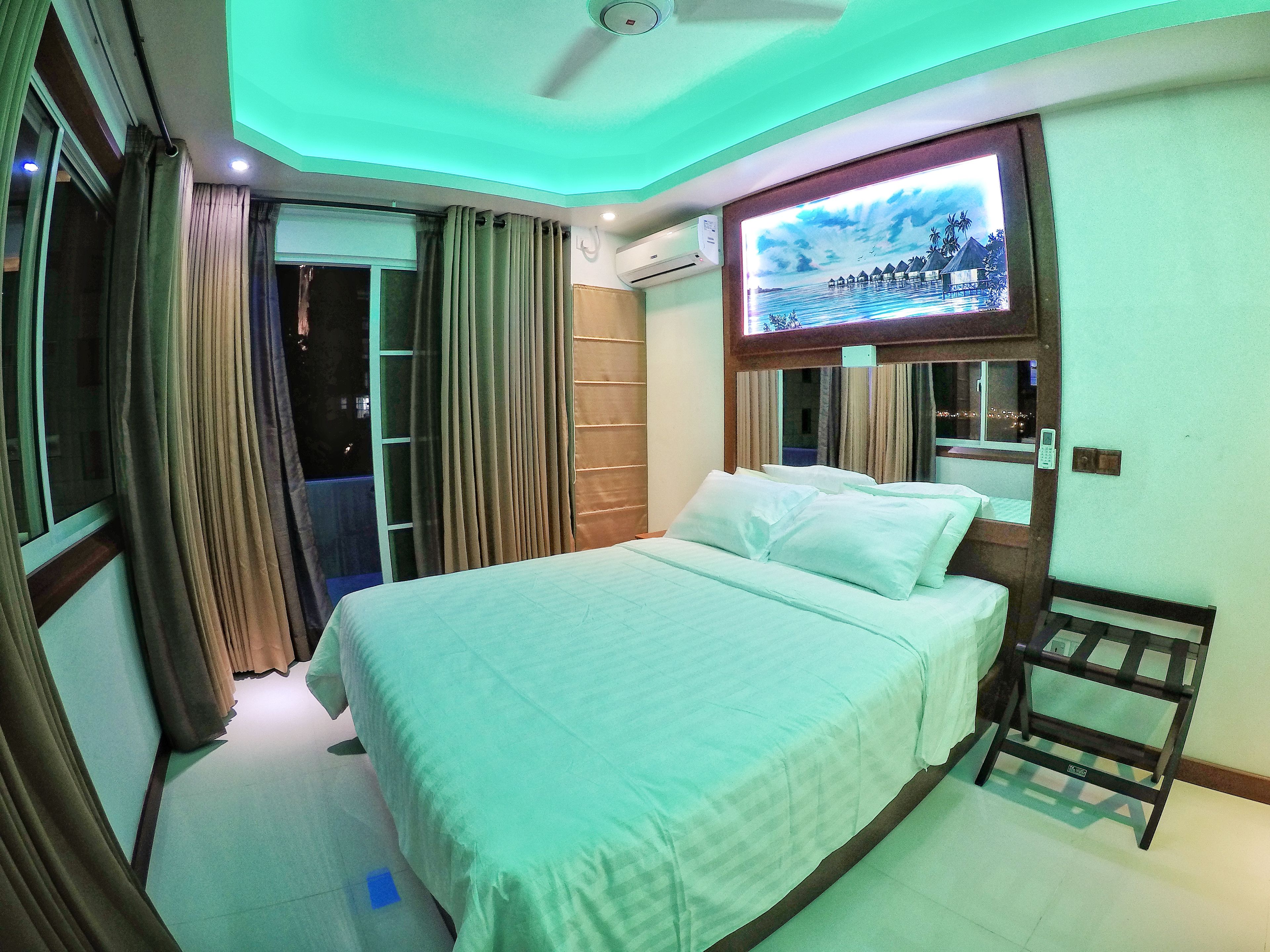 Deluxe-Doppelzimmer, 1 Doppelbett, Stadtblick | Hochwertige Bettwaren, Select-Comfort-Betten, Minibar, Zimmersafe