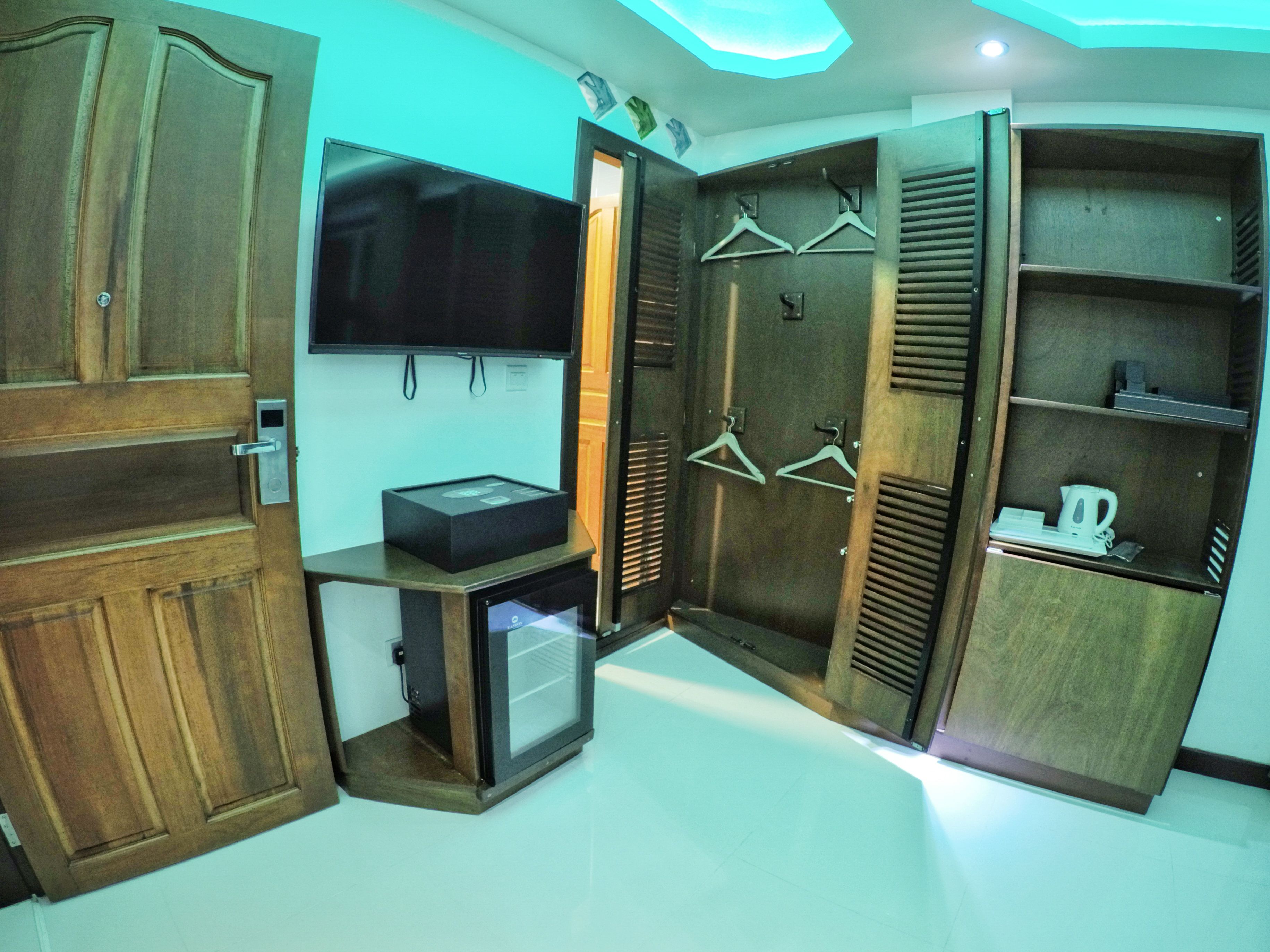 Habitación doble Deluxe, 1 cama matrimonial, vista a la ciudad | Ropa de cama de alta calidad, camas Select Comfort y minibar 