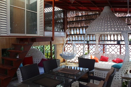 ํ
๋ผ์ค/ํํฐ์ค