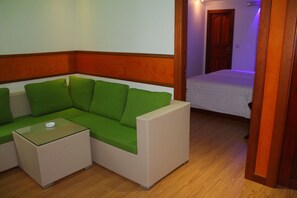 高級雙人或雙床房, 1 張標準雙人床或 2 張單人床, 獨立浴室 | 高級寢具、Select Comfort 床墊、迷你吧、客房內保險箱