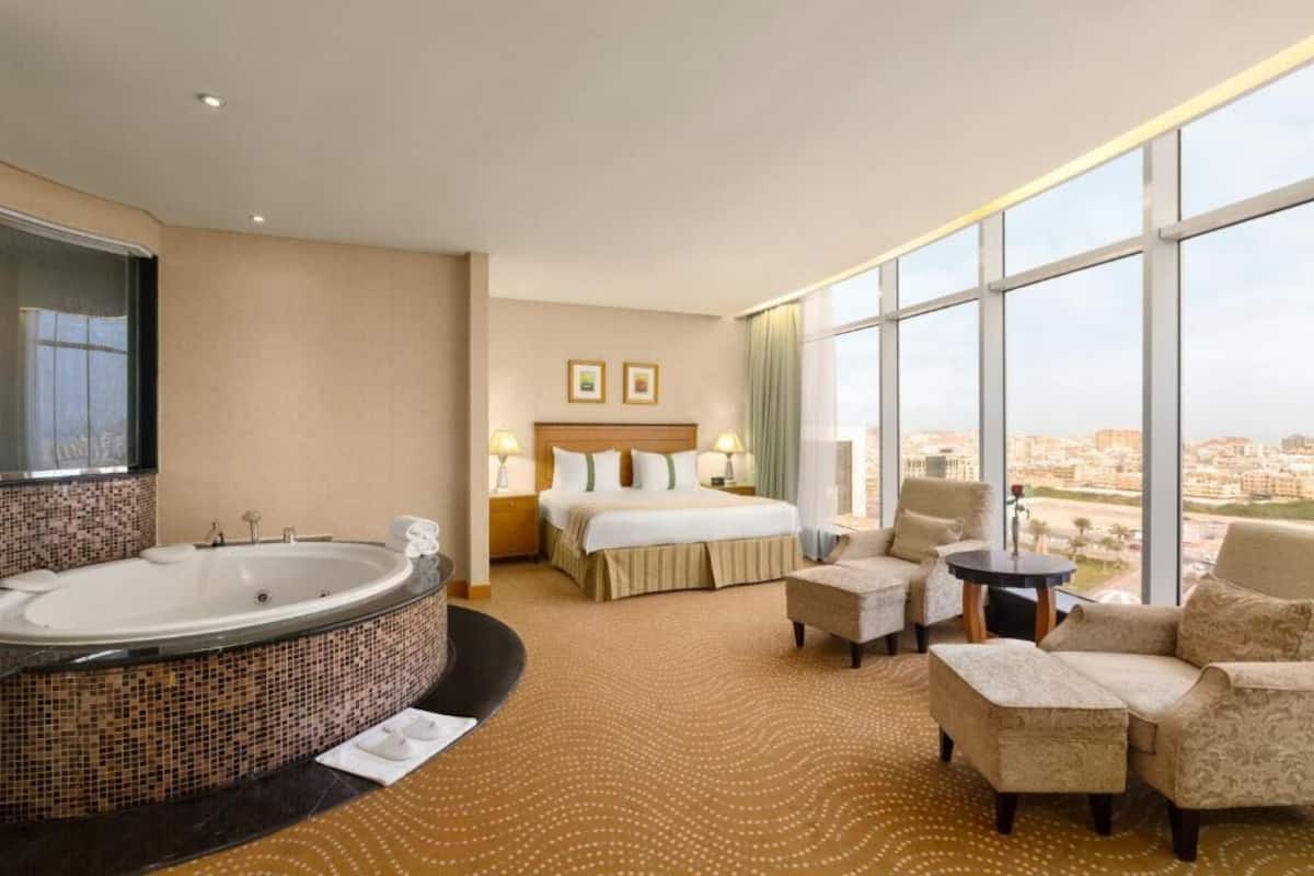 Executive Suite Panoramic Jacuzzi