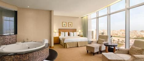 Executive Suite Panoramic Jacuzzi | 1 bedroom, in-room safe, desk, laptop workspace