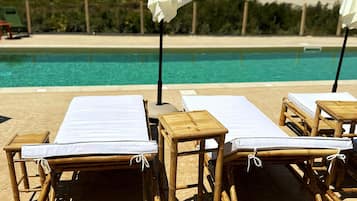 Outdoor pool, free cabanas, pool umbrellas