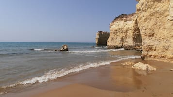 Beach nearby, white sand, beach bar