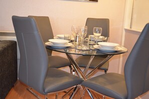 Deluxe Apartment, 2 Bedrooms | Living room | Flat-screen TV, Netflix, pay films - 28 Scotfield (Luton)