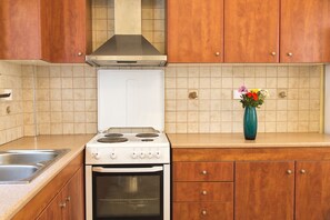 Refrigerador, horno, placa de cocina, cafetera/tetera