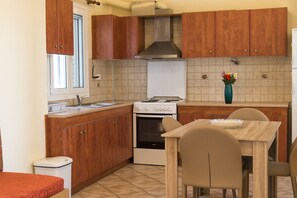 Refrigerador, horno, placa de cocina, cafetera/tetera