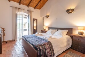 6 makuuhuonetta, silitysrauta/-lauta, vauvan matkasänky, ilmainen Wi-Fi