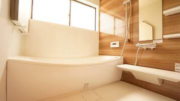Family Room | Bathroom