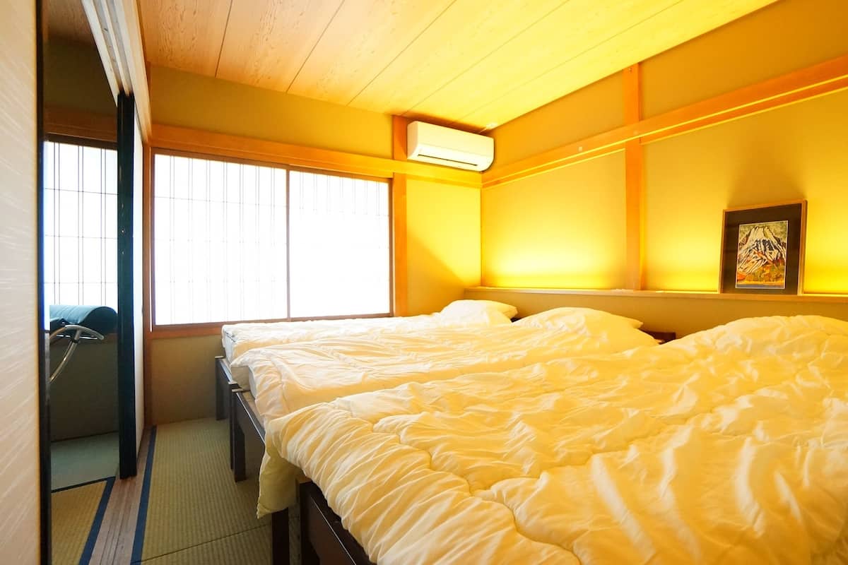 Familiekamer ( B ) | Een bureau, gratis wifi, beddengoed