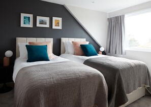 7 habitaciones, tabla de planchar con plancha, cuna de viaje y wifi 